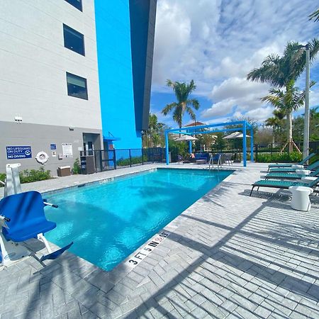 Tru By Hilton Miramar Hotel Exterior photo